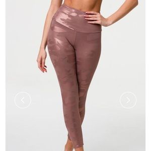 NWT Onzie Rosegold Foil leggings SM